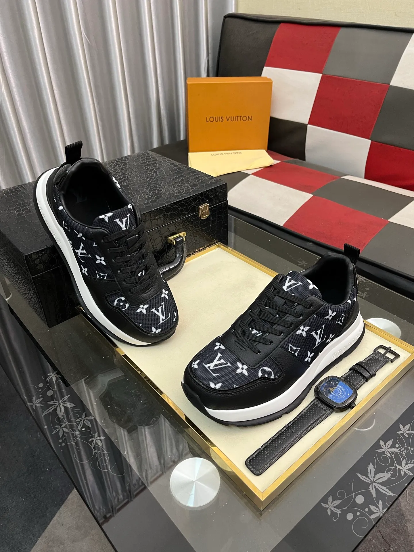 Men's men's shoes💰458⌚️⌚️ Loui* Vuitto* - Louis ** donkey's new color men's trainer sneakers, this LV Trainer sneaker is made of calfskin and breathable mesh, showing pure colors, the #54 logo on the back traces the brand's birth in 1854, the designer's handwritten brand logo embellishes one side, virgil Designed by abloh himself, it is a very commemorative sneaker. The new LV Louis Vuitton loui* vuitto* trainer sneaker low casual sports culture versatile basketball sneaker. Size: 38-444️⃣Colors available